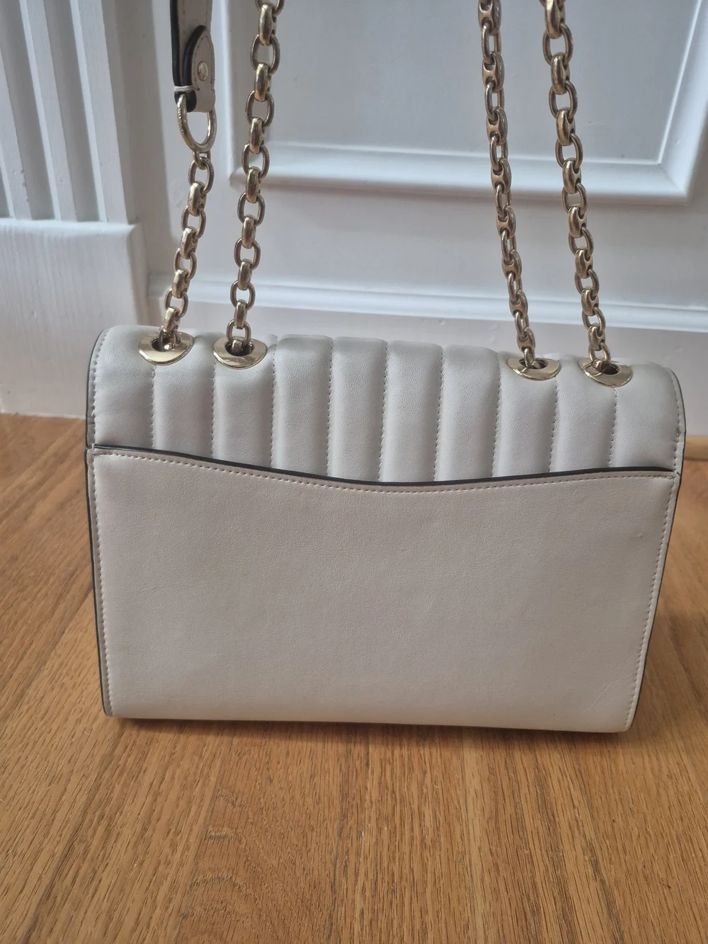 COACH -Shoulder Bag with Gold Chain - White